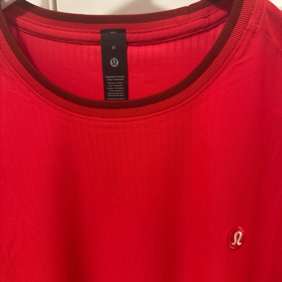 Lululemon T shirt - Picture 2 of 3